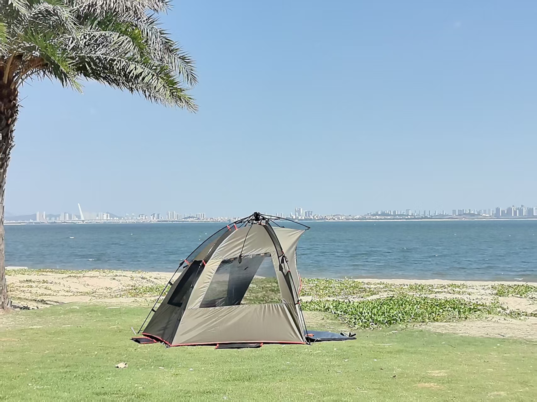  Automatic One-Bedroom Beach Tent for 1-2 People Black or Silver Coating Factory Wholesale