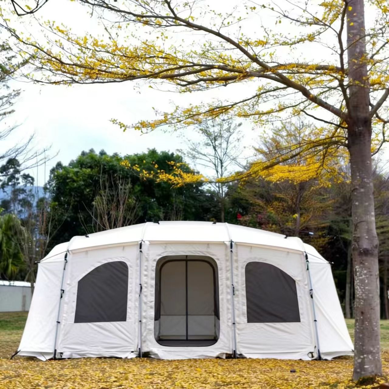 Luxury Glamping Four-Season Family Camping Tent 6-8 Person Three Bedrooms Living Room Double Layer 